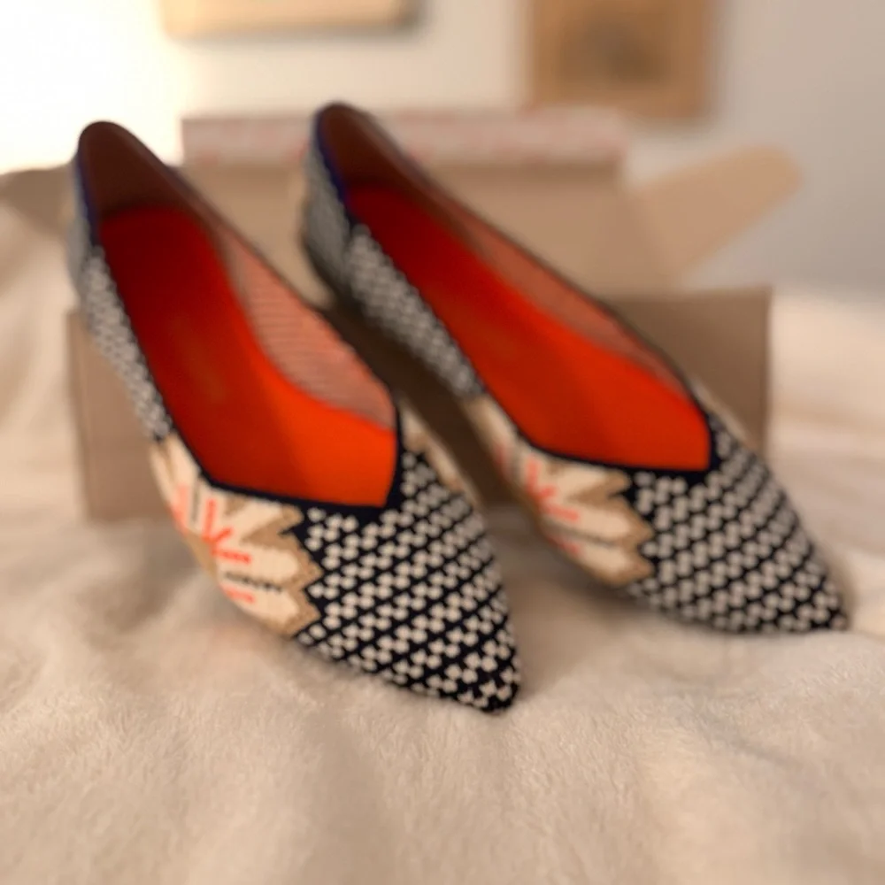 Rothy's The Point Blue and White Patterned Flats, Size 8 - Picture 10 of 10